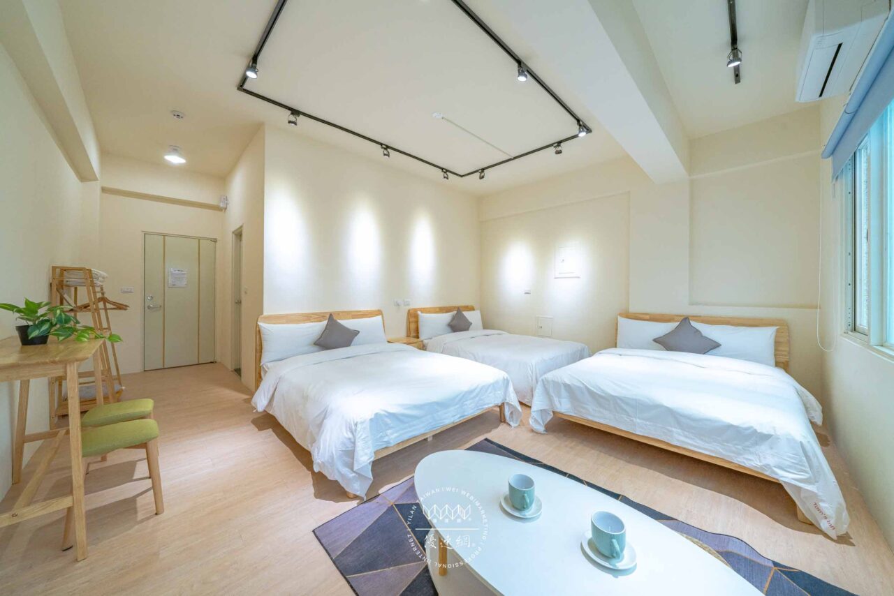 山月隨歸二館