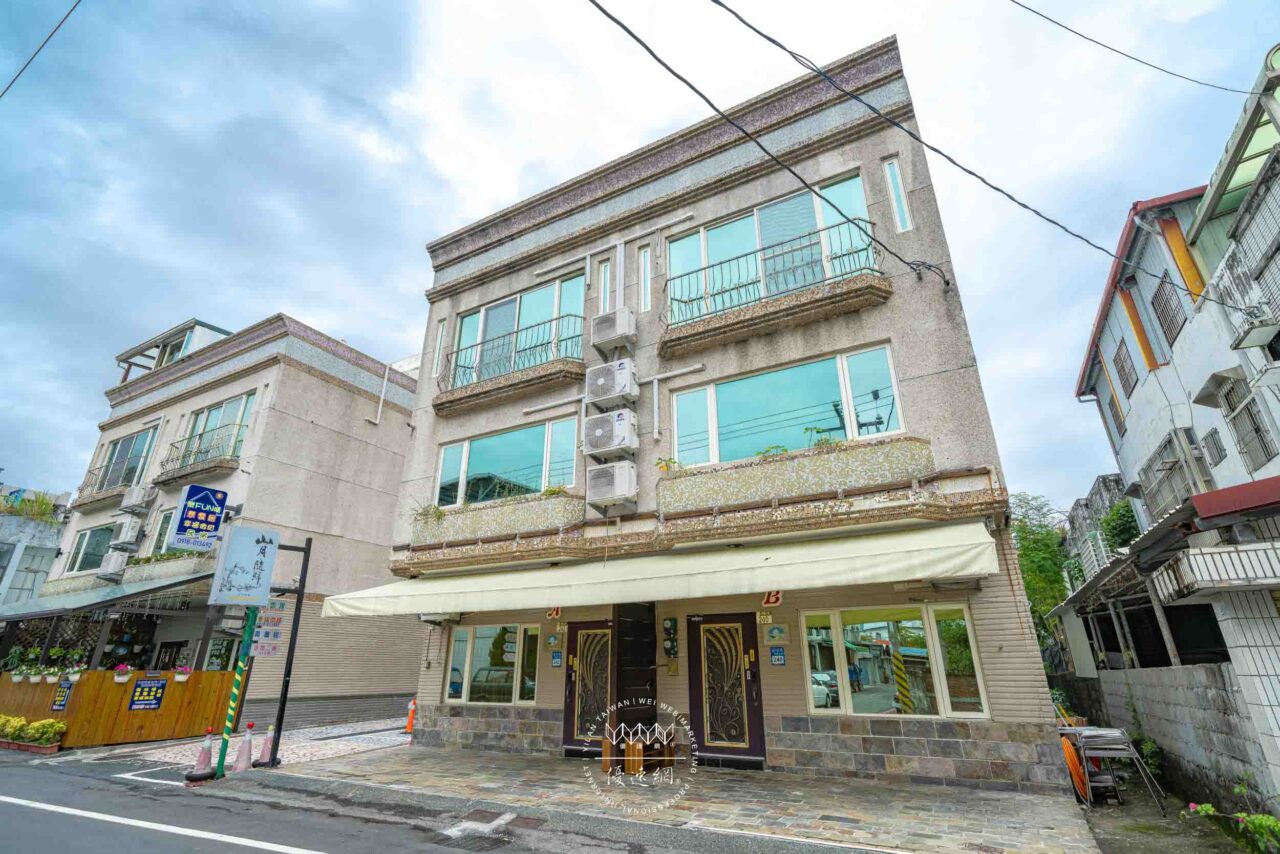 山月隨歸二館